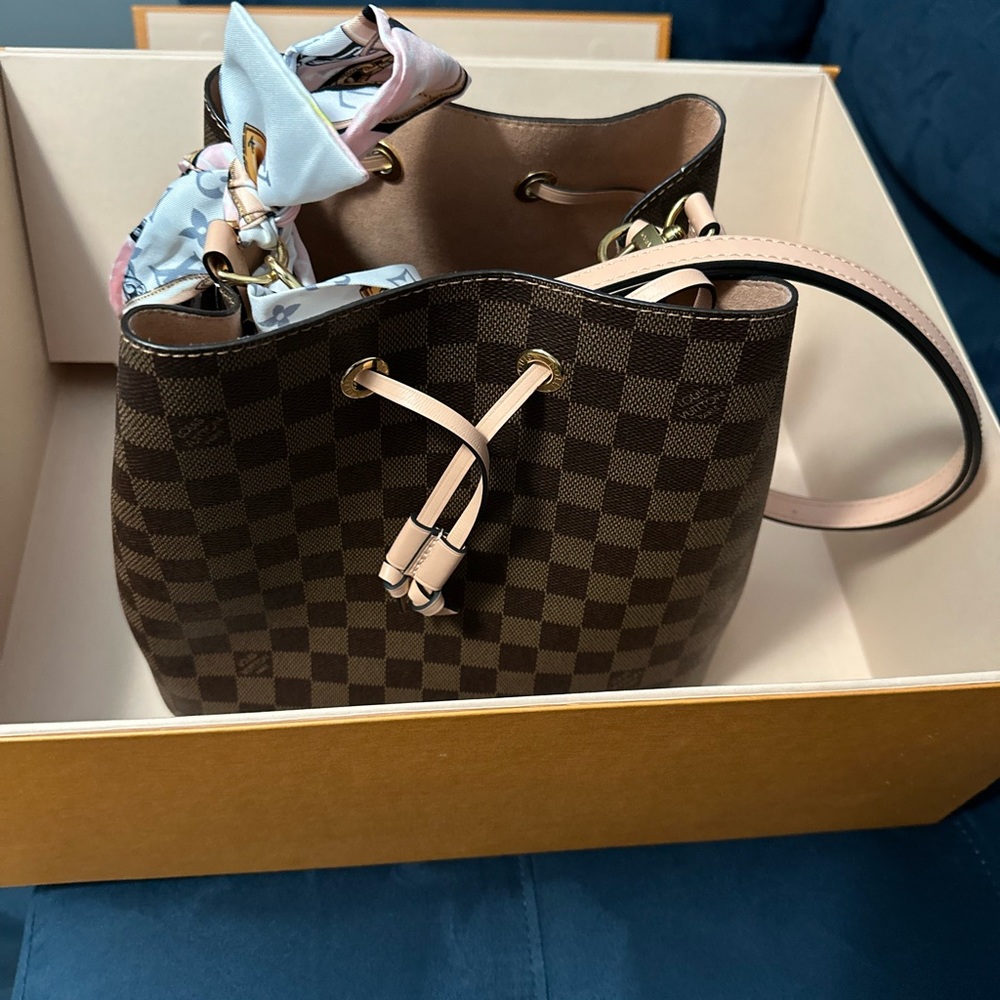 Authentic Louis Vuitton purse
